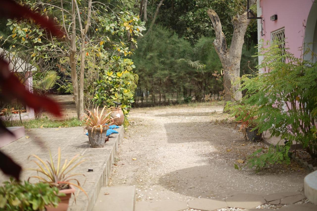 Villa Amarant - Private Garden With Pool Retreat Sanyang Exterior foto